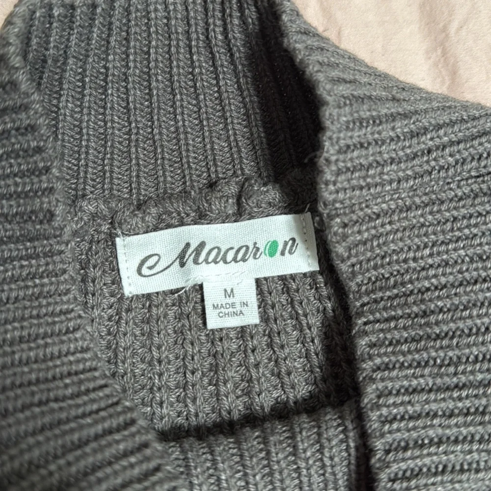 Women’s cold shoulder sweater size medium - Picture 3 of 4